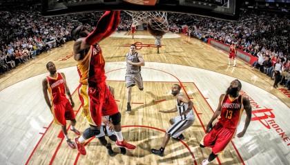 开云下载-德甲激烈战局，数据解读中场调控与场上战术的配合妙用，中场控制